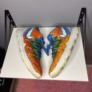 Size 7Y - Nike Kyrie 5 x SpongeBob SquarePants Pineapple House 2019